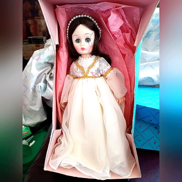 JULIET DOLL FROM "ROMEO & JULIET" BY MADAME ALEXANDER, WITH TAG&ORIGINAL BOX,11" - Picture 2 of 2